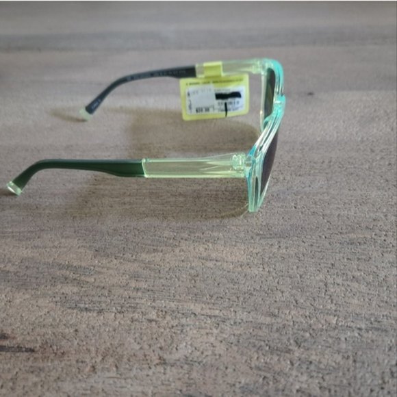 Sun Glasses - Picture 4 of 4